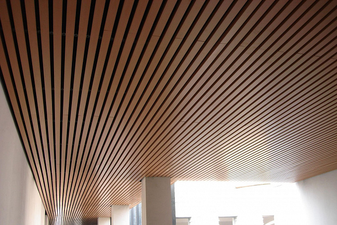 Реечный потолок  Албес "Кубообразный дизайн" A38S темное дерево с шагом 20 мм